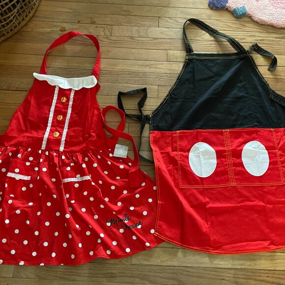 2 Disney Parks MICKEY & MINNIE MOUSE Red White Polka Dot Adult APRONS - NEW - Picture 1 of 4